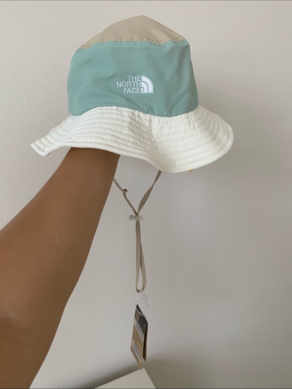 New never worn with tags North Face kids eco mesh bucket hat